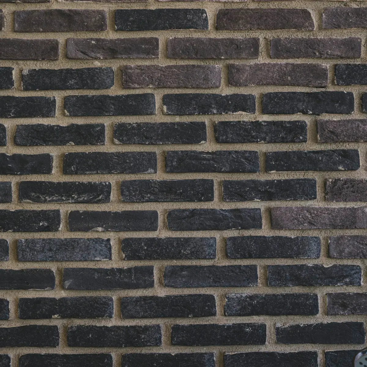 Tumbled dark brick with flush joints