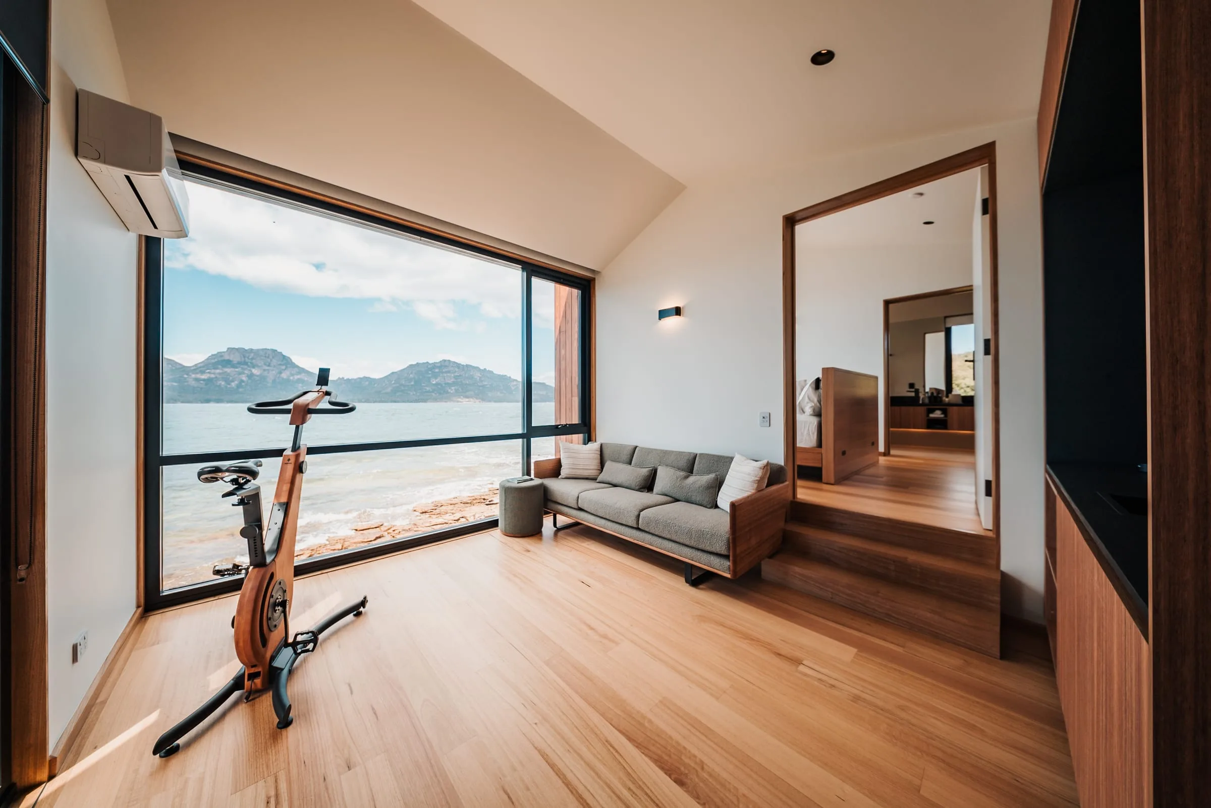 Picnic Island — an off-grid retreat at Coles Bay, Tasmania