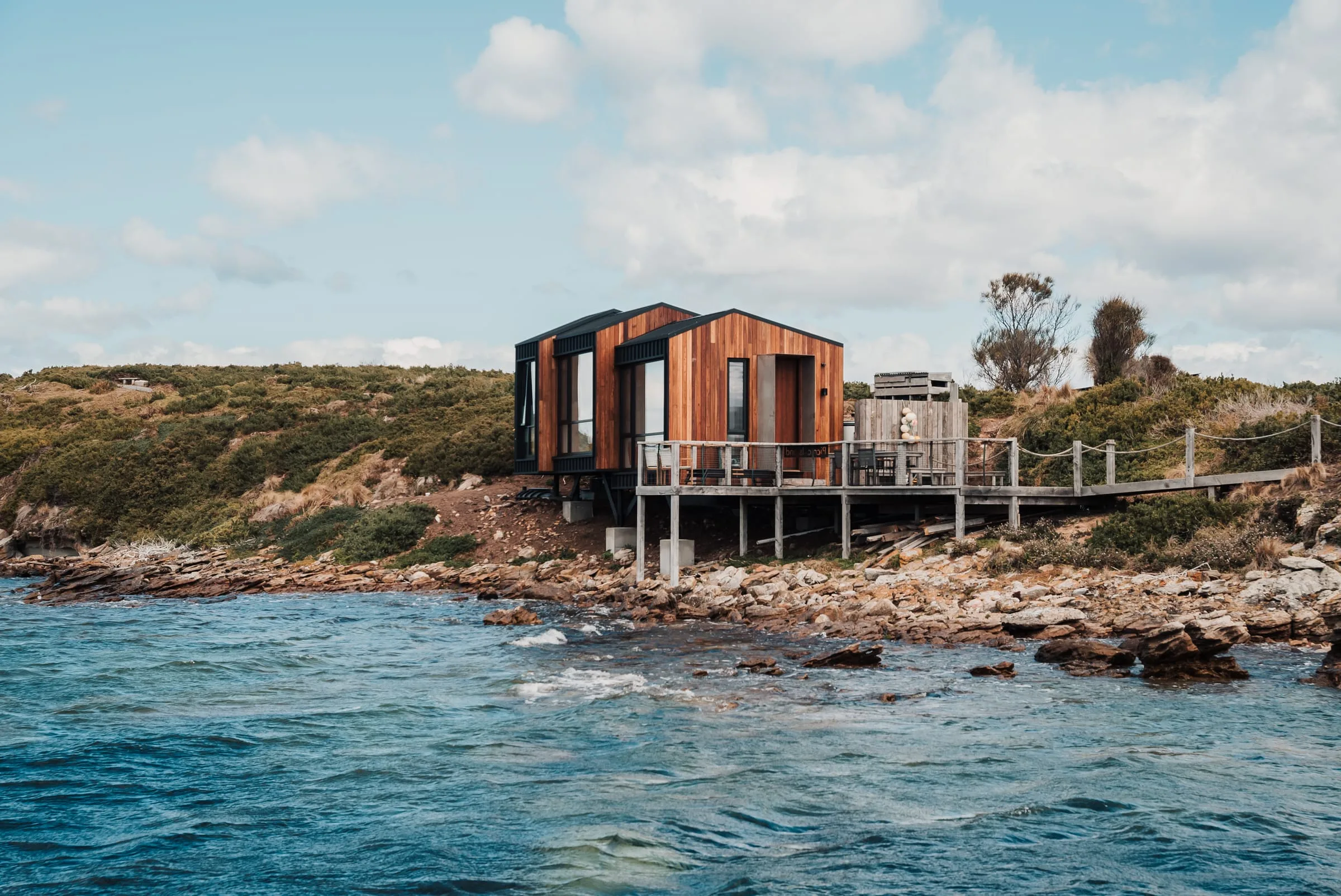 Picnic Island — an off-grid retreat at Coles Bay, Tasmania
