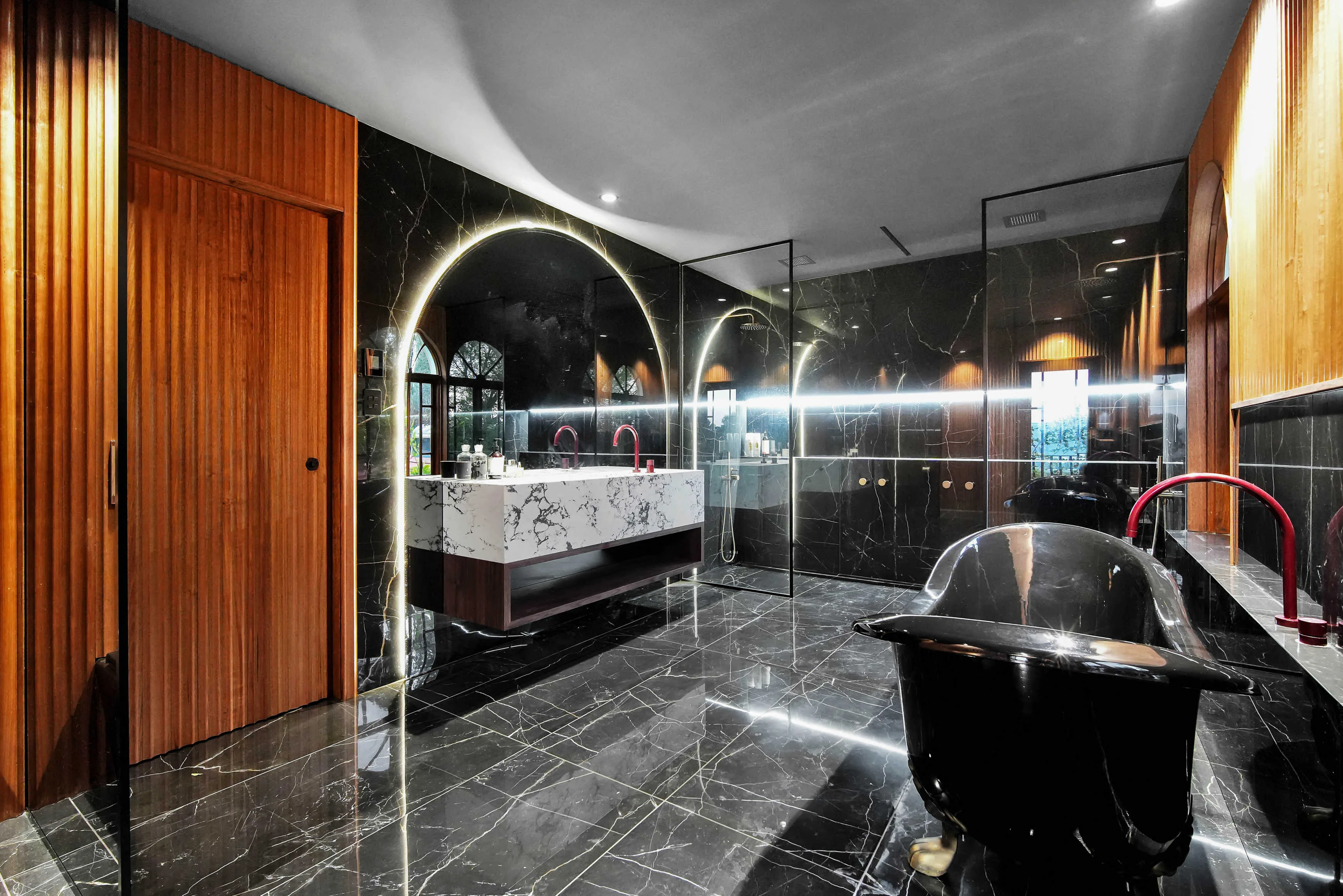 Villa Donini, Northern Tasmania — Bathroom by Darkitecture (image 8 of 12)