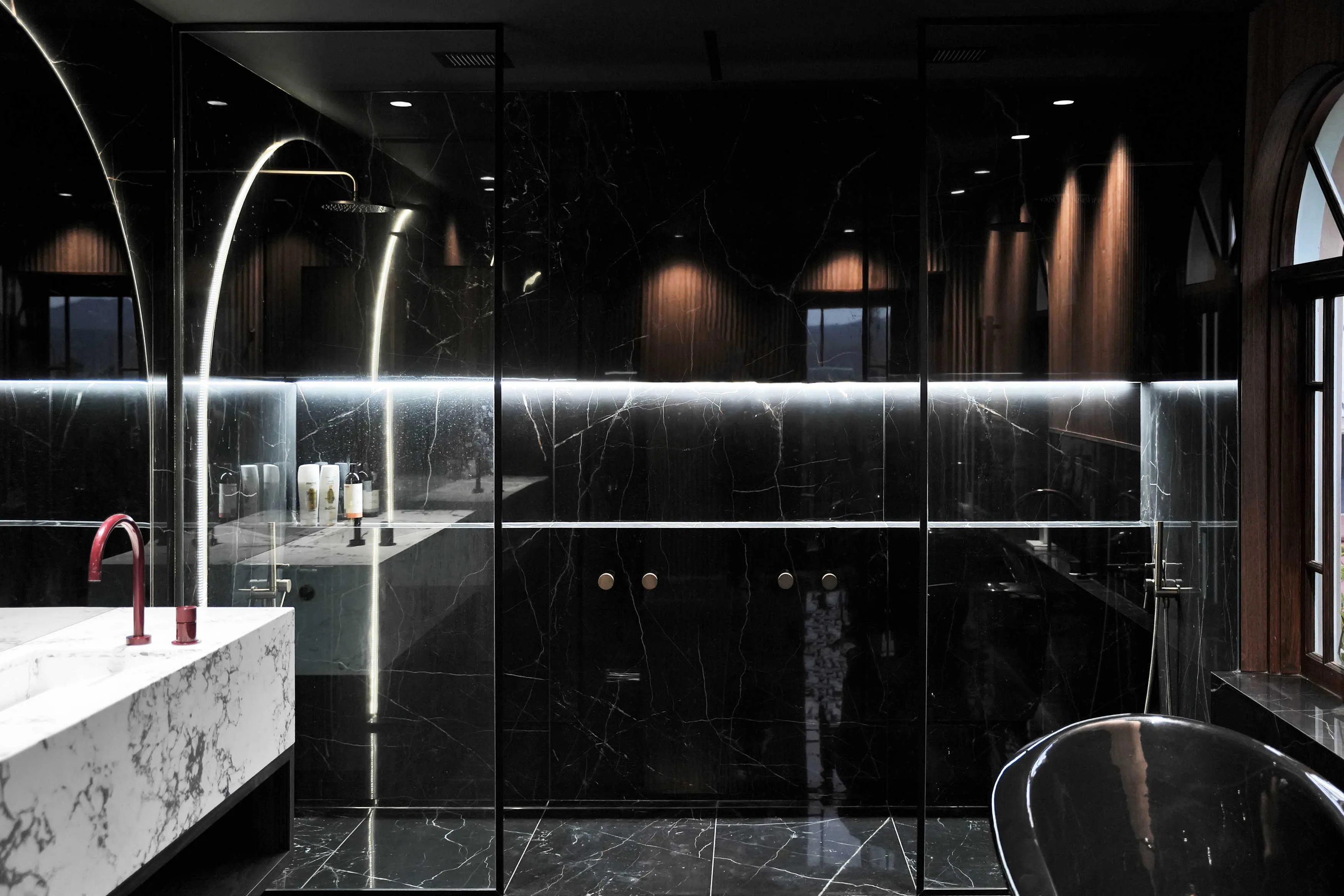 Villa Donini, Northern Tasmania — Bathroom by Darkitecture (image 3 of 12)
