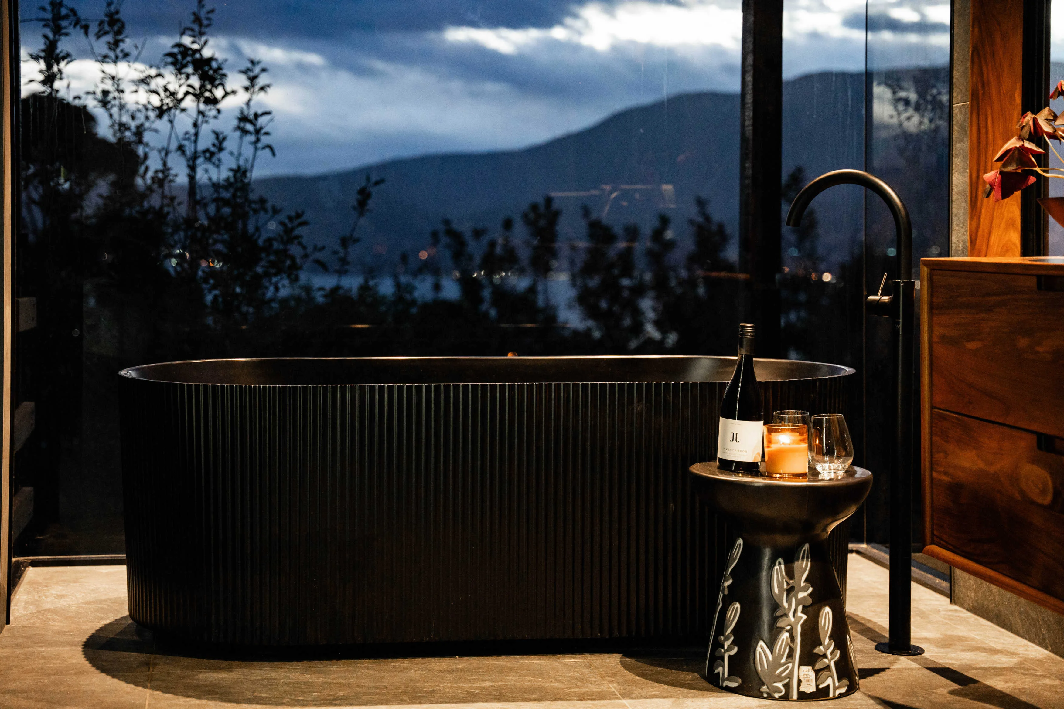 The Waverley Bathroom, Bellerive — Interior by Darkitecture (image 11 of 15)