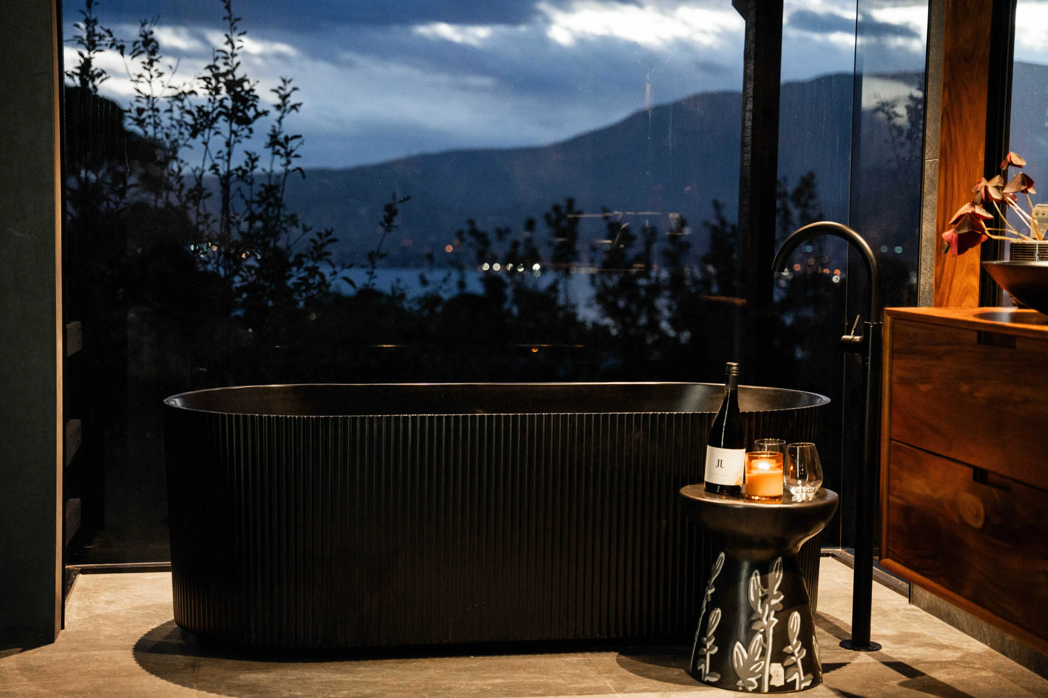The Waverley Bathroom, Bellerive — Interior by Darkitecture (image 10 of 15)
