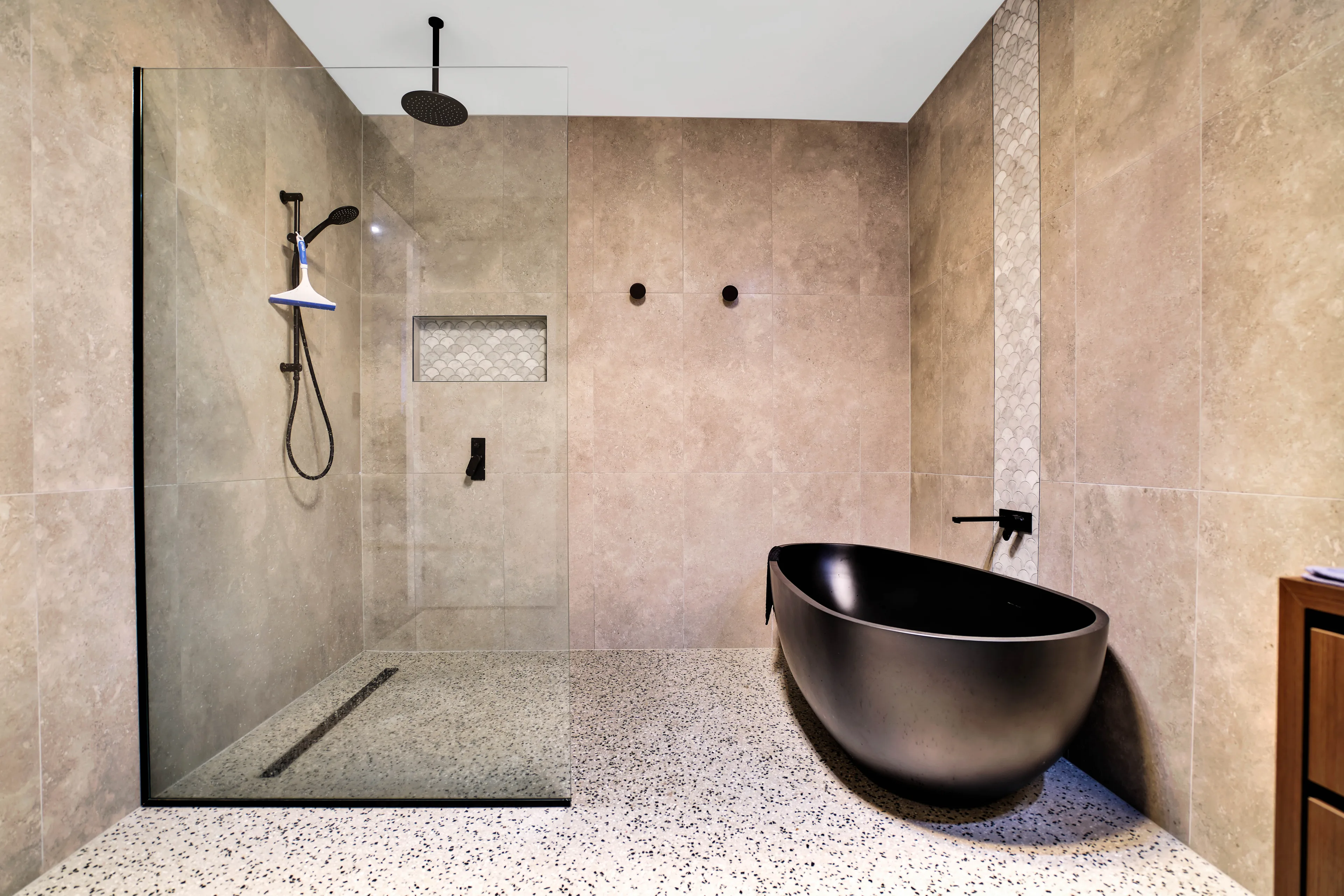 The HQ, West Launceston — New home by Darkitecture (image 11 of 15)