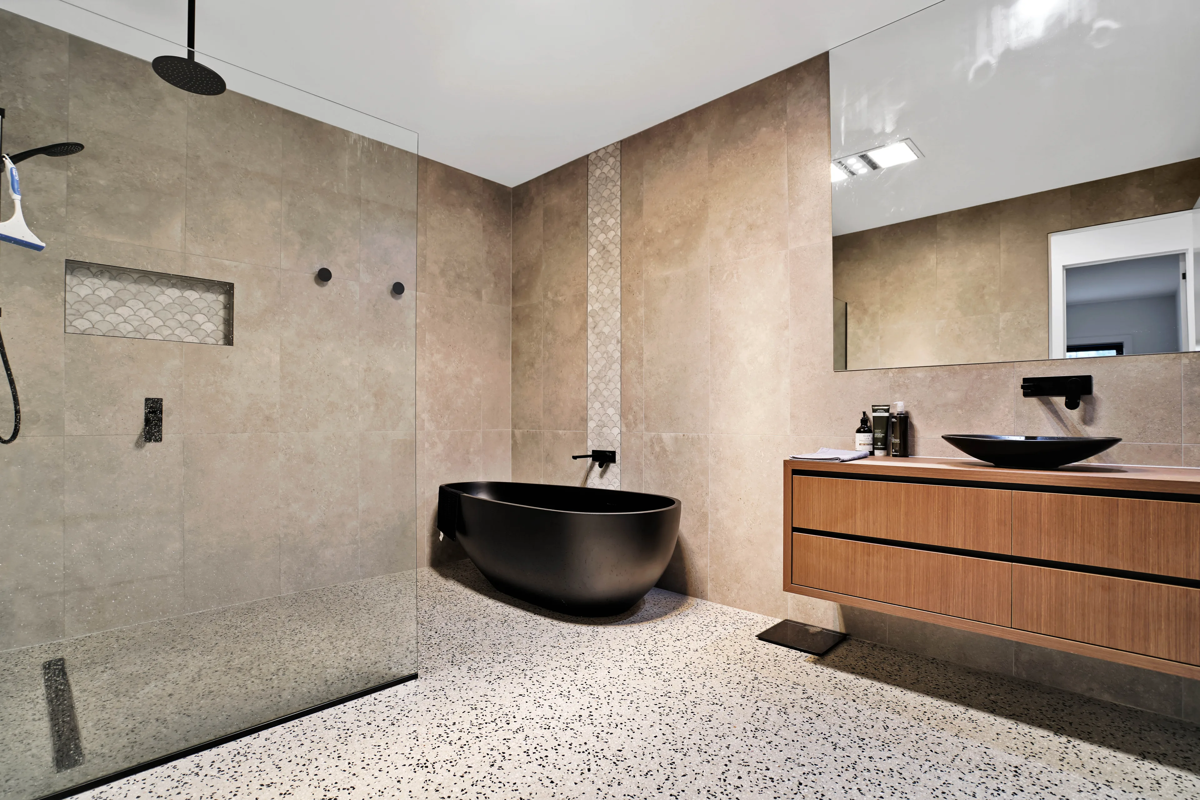 The HQ, West Launceston — New home by Darkitecture (image 12 of 15)