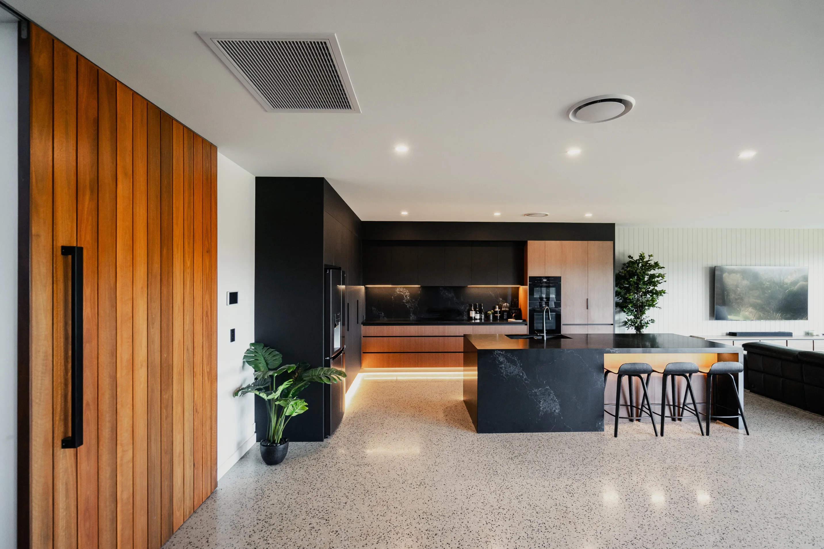The HQ, West Launceston — New home by Darkitecture (image 10 of 15)